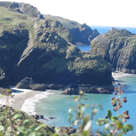 2 Bed In Cove 52468 Mullion